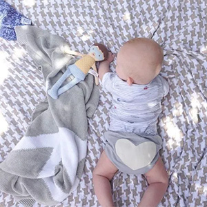 Neutral baby bedding
